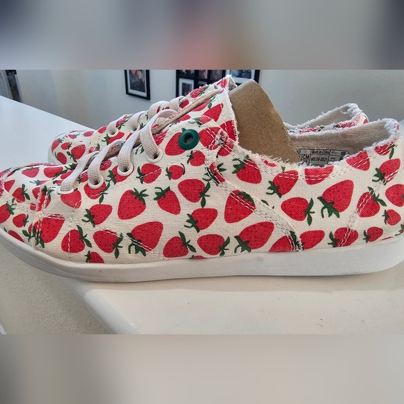 NWT Vionic Women’s Pismo Strawberry Sneakers - Picture 6 of 10